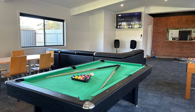 Your Very Own BYO Pub near Yarrawonga, Sleeps 25, Ideal for Group Bookings