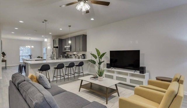 Your Vibrant Dallas Getaway Home