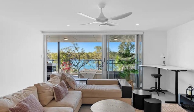 Your Waterfront Sanctuary- The River Residence -3 Beds 2 Bath 2 Cars- View