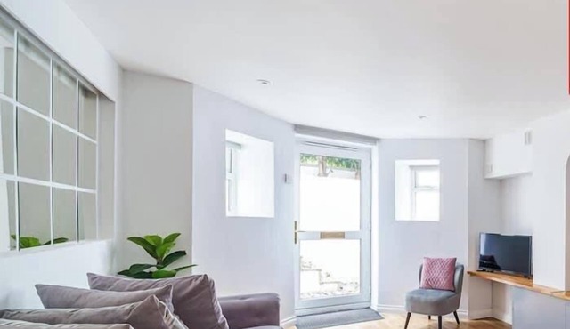 Your Windsor Retreat | 1Bed/1Bath + Free Parking