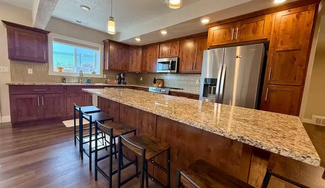 Your Winter Getaway: Lomond View Retreat!