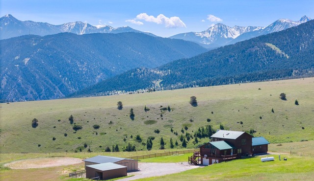 Your Yellowstone adventure, log home for extended families, spectacular views
