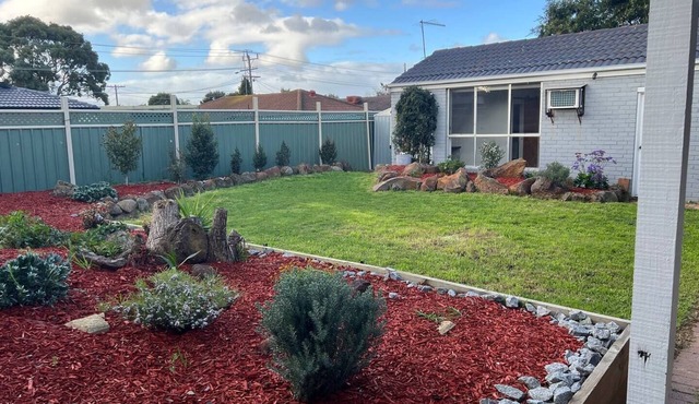 Yours 3 bedrooms house - Granny Flat Close to Parkn