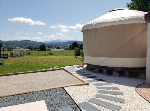 Yourte atypique à Chabons, vue sur les montagnes