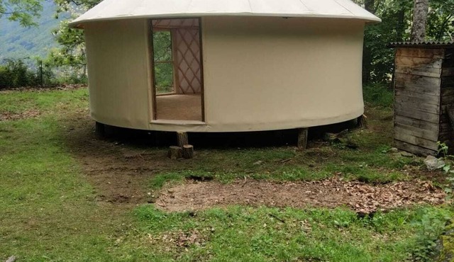 Yourte Dans les Pyrénées Nuit Étoilée