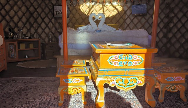 Yourte Méloa- Unusual & natural stay in the heart of the verdon, haut var.