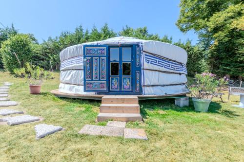 Yourte mongole insolite en pleine nature