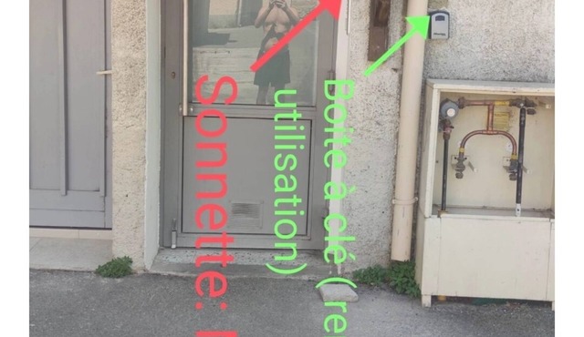 Youth hostel near town center (5 min walk), close to shops and buses