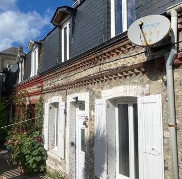 Yport, maison de pêcheur avec jolie terrasse.