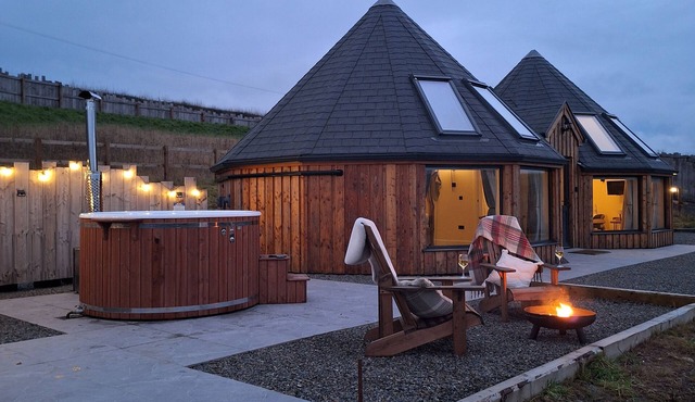 YR AWEN - INSPIRATION, romantic, luxury holiday cottage in Lampeter