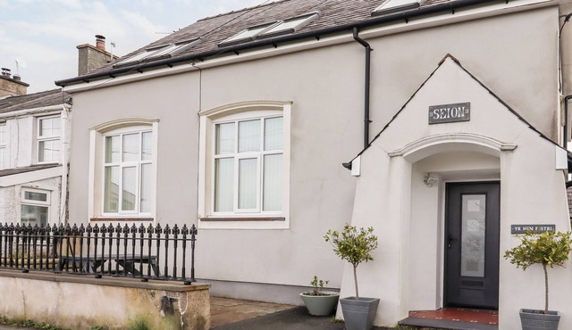 YR HEN FESTRI, family friendly, luxury holiday cottage in Y Felinheli