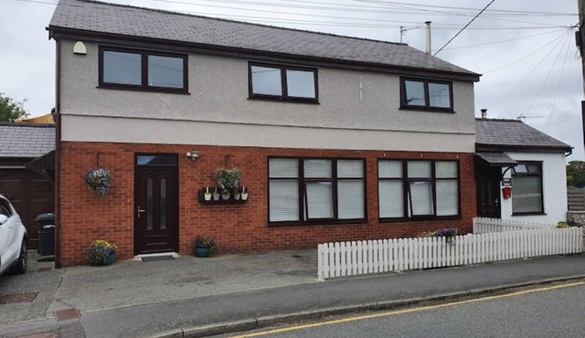 Yr Hen Weithdy. (The Old Workshop) Ll728hd, sleeps 4 only.n