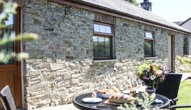 Yr Onnen, Aberaeron - Two Bedroom Cottage, Sleeps 4