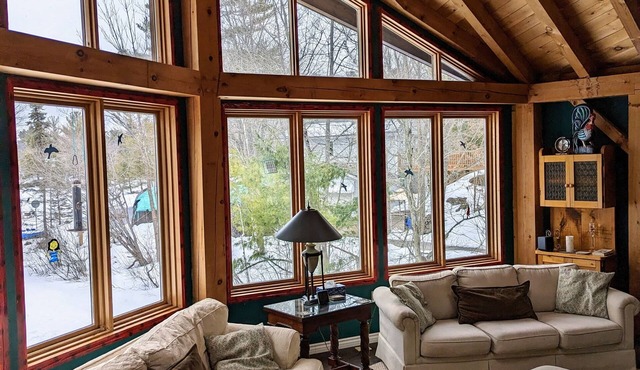 Yr round Muskoka Getaway - Beach Volleyball, Hot Tub, Gourmet Cooking and more