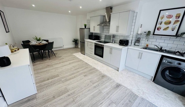 Ysgol Corner by PJ Stays