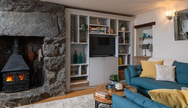 Ysgoldy - Two Bedroom Cottage, Sleeps 4