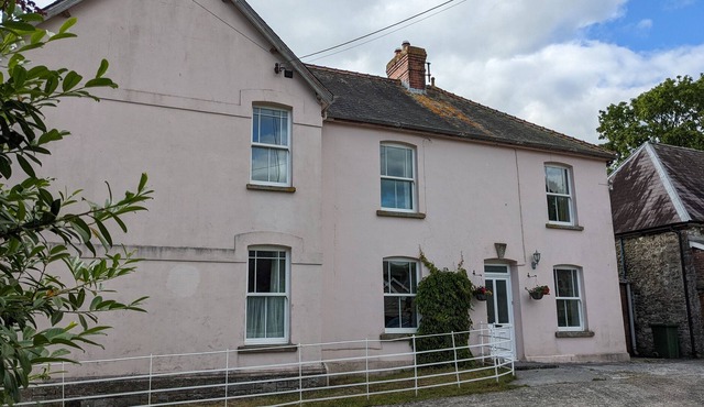 YSGUBOR FAWR, pet friendly, character holiday cottage in Llandovery