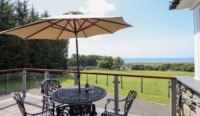 YSGUBOR NEWYDD PARC ISAF, family friendly in Dyffryn Ardudwy