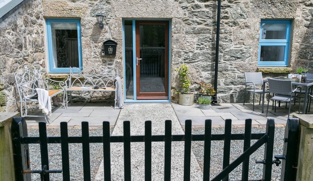 Ysgubor Wennol (Swallow Barn) - a cosy fire that sleeps 4 guests in 2 bedrooms