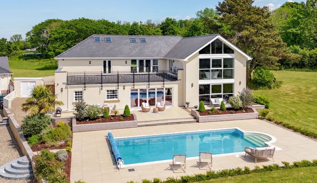 YSTAD AUR, pet friendly, luxury holiday cottage in Pontyates