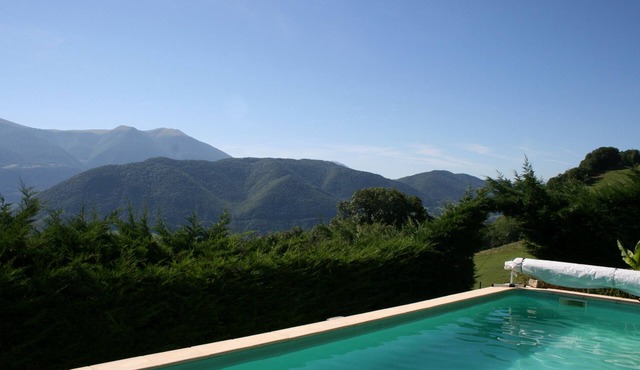 Yurt any comfort (1 to 20 pers) with swimming pool - Exceptional view