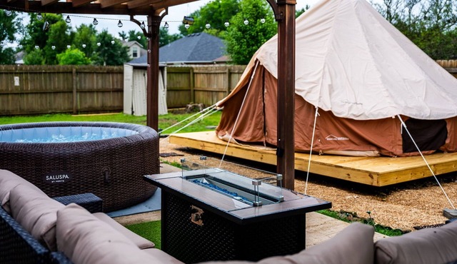 Yurt Experience In Backyard W/Hot Tub/Game Room - 10 mins to Walmart AMP