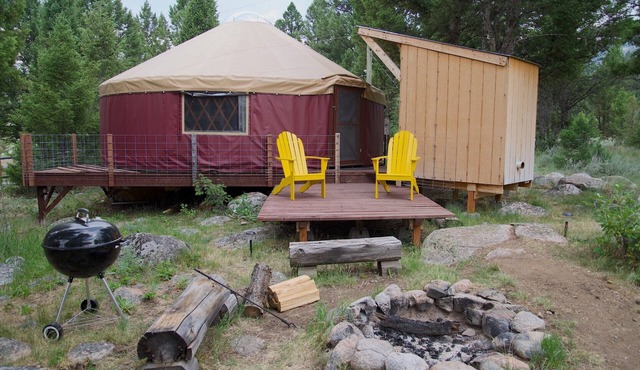Yurt Next to Clarks Fork of the Yellowstone River, 30 Minutes from Yellowstone