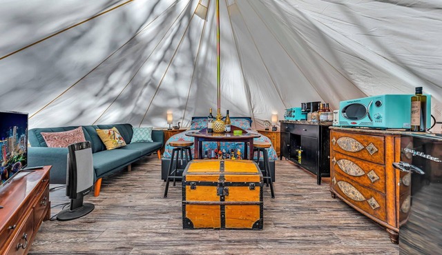 Yurt On Top - Swim, Hike, Glamp