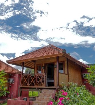 Yut's Inn Flower Paradise Gili Gede