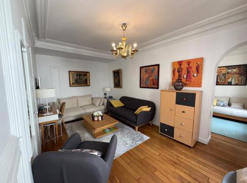 Yzy-Loc Paris Champs Élysées Porte Maillot