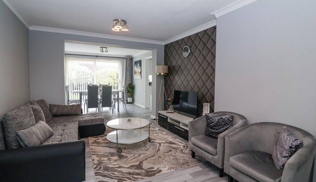 ZADENA, pet friendly, with a garden in Timsbury