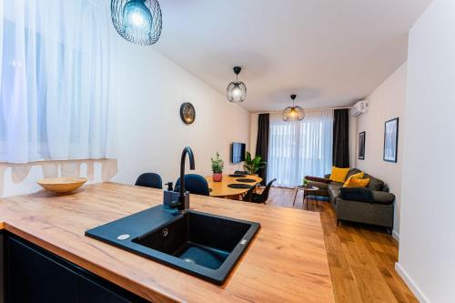 Zagreb 137 - 2 Bedrooms - Parking - 2 Loggia - New - Apartment - Flexible Keybox Entry - Modern - Monthly Rent - WiFi