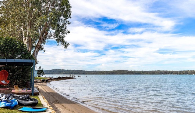 Zahir’s Retreat – large 5-bedroom Coastal waterfront property