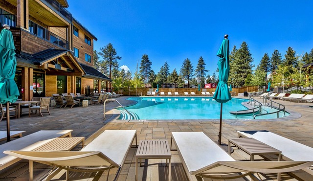 Zalanta #214 Modern 2BR Near Gondola