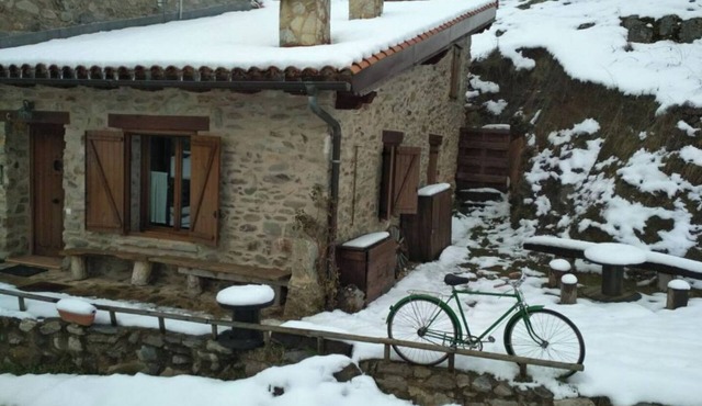 Zaldierna al sol, a 17th century village. ezcaray