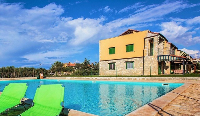Zanella with Common Pool in Resort Gedici