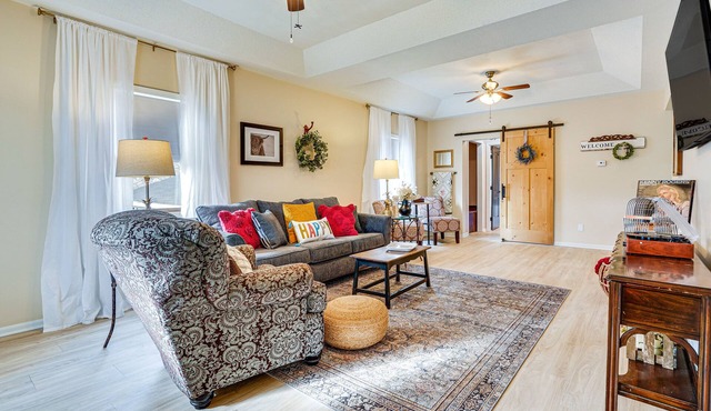 Zanesville Apartment w/Porch - 3 Mi to Downtown!