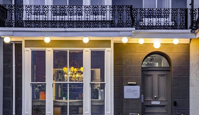 ZANZIBAR BEACH HOUSE, pet friendly in St Leonards-On-Sea