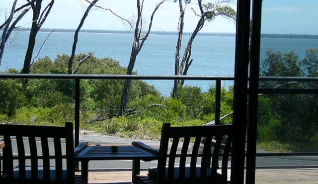 Zara's Lakeside Getaway