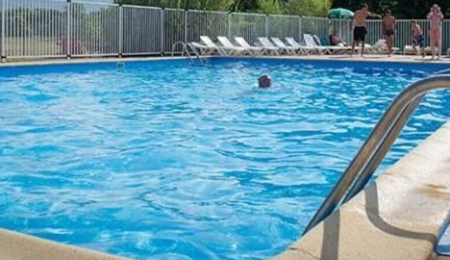 ZEcamping 3 étoiles animé piscine chauffée pet friendly locatif TV 24m2
