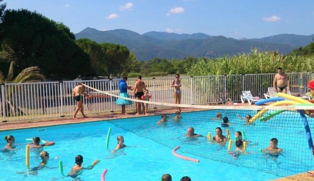 ZEcamping 3* familial piscine chauffée pet friendly locatif TV clim