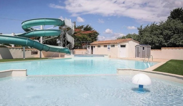 ZEcamping 3 étoiles piscine couverte animations fitness tente BBQ 28m2