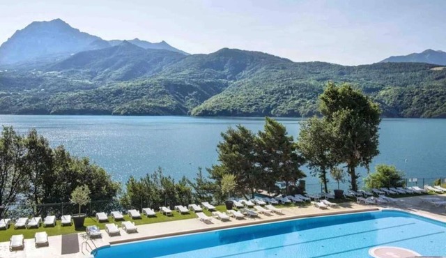 ZEcamping 3 étoiles pataugeoire club enfant locatif TV LV clim 90m2