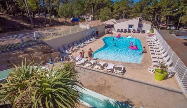 ZEcamping 3 étoiles animé piscine chauffée locatif TV BBQ clim 33m2
