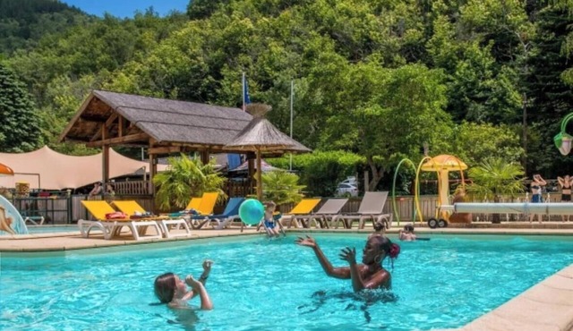 ZEcamping 3 étoiles familial piscine chauffée mobil-home 16m2