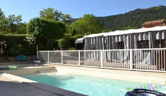 ZEcamping 3 étoiles pataugeoire piscine chiens acceptés chalet TV 28m2