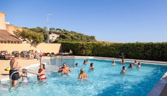 ZEcamping 3 étoiles piscine chauffée locatif TV LV BBQ 27m2
