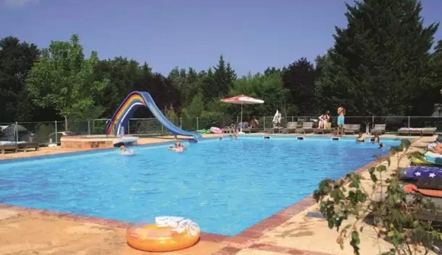 ZEcamping 3 étoiles piscine animaux acceptés locatif BBQ 63m2 5 pers