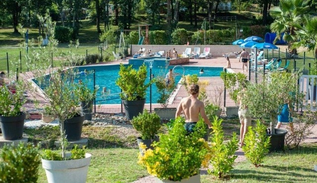 ZEcamping 3 étoiles piscine chauffée chiens acceptés mobil-home TV BBQ