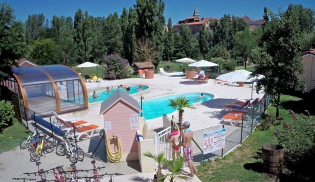 ZEcamping 3 étoiles piscine couverte pet friendly chalet TV BBQ clim